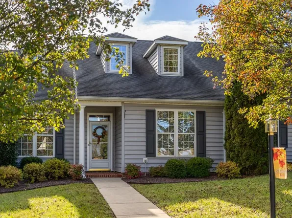 25 Whispering Oaks Dr, Staunton, VA 24401