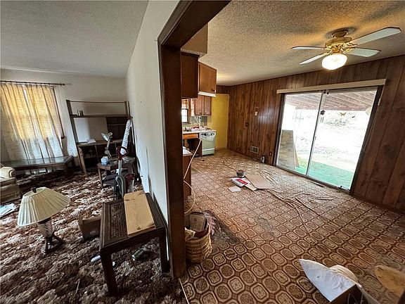3rd image of 411 Holtz St