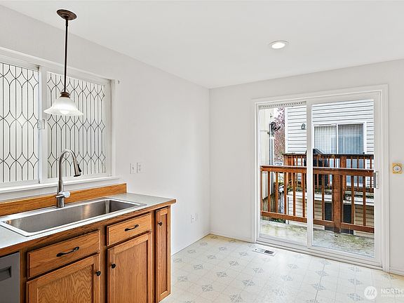 5th image of 12042 31st Avenue NE