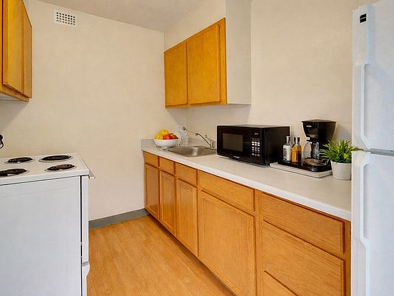 2nd image of 326 W 4th St #312