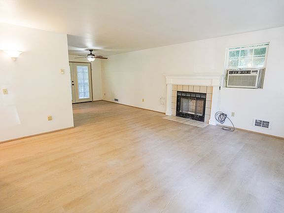 5th image of 724 N 137th St Unit A