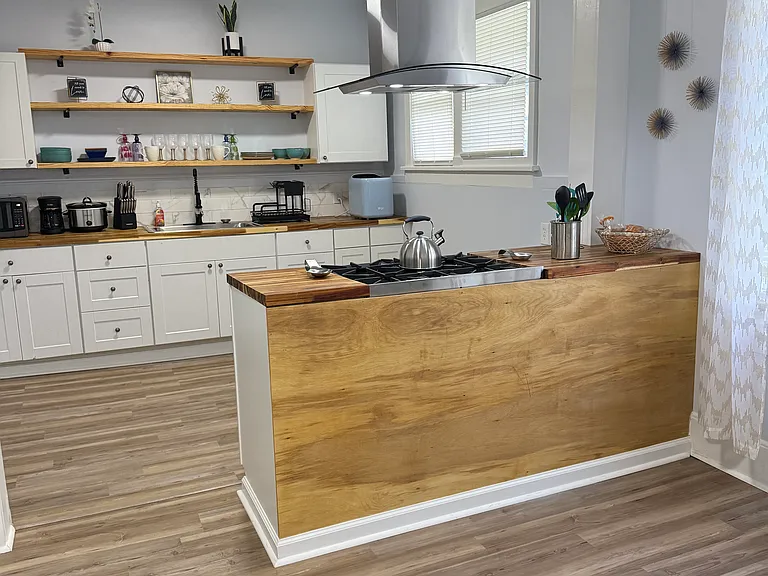 735 Kent St — Photo 14