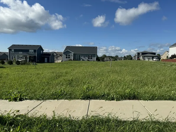 608 Isabella Dr, Mahomet, IL 61853