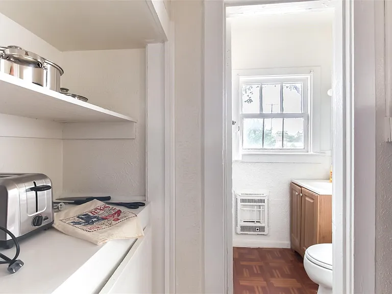 324 W Canty St #3 — Photo 6