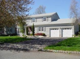 2 Coachman Ct, East Brunswick, NJ 08816