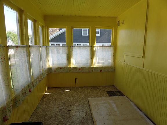 Attached porch to kitchen