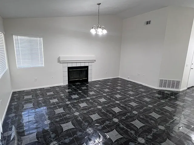 3 bed, 1177 sqft, $2,550 — Photo 4