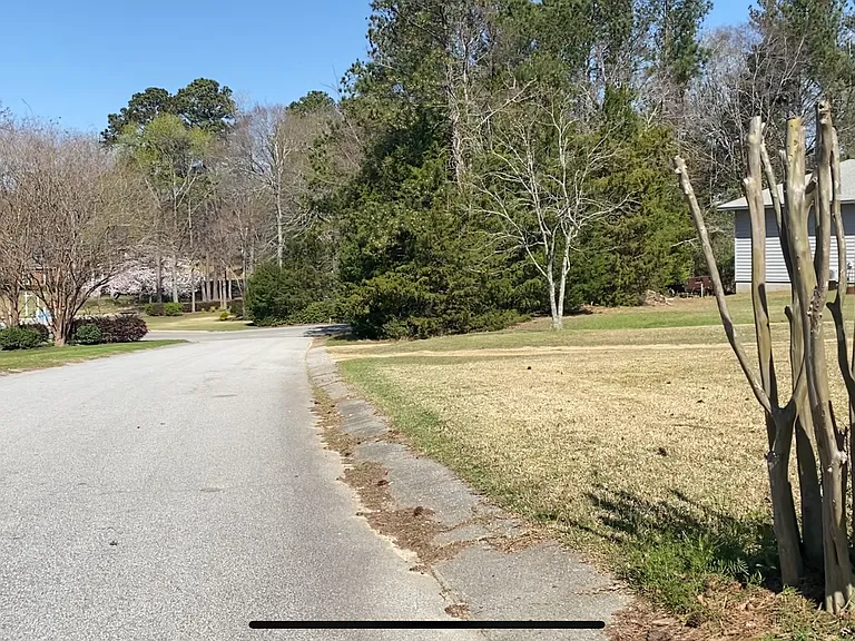 105 Blackburn Rd W — Photo 2