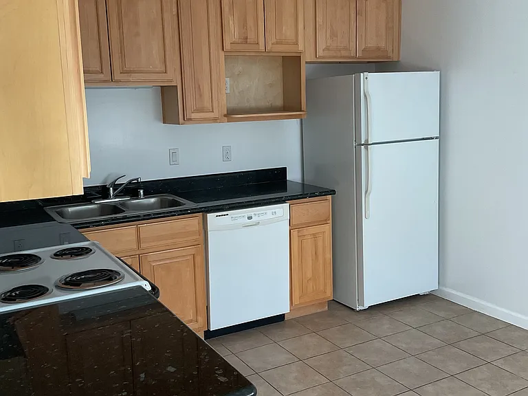 225 Echo Ave #3 — Photo 2