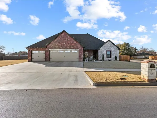 1217 Crimson Dr, Weatherford, OK 73096