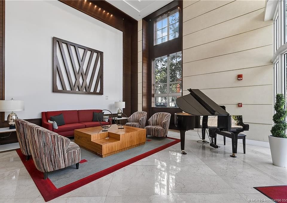 1st image of 410 Evernia St APT 202