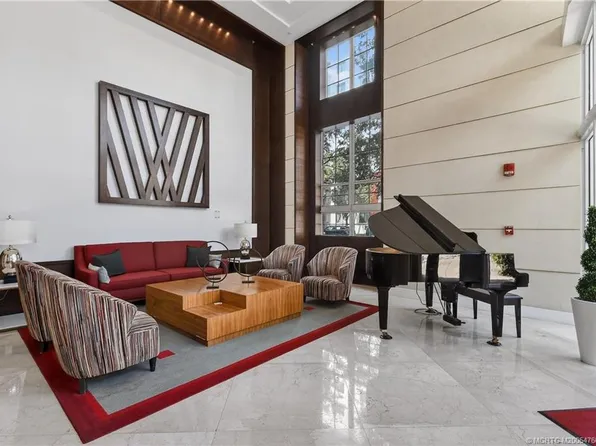 410 Evernia St APT 202, West Palm Beach, FL 33401