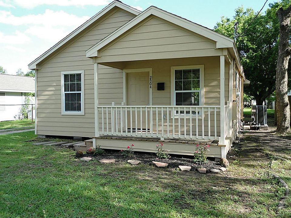This cottage chick bungalow features all new, plumbing, wiring, ac/furnace, appliances, hardi plank 