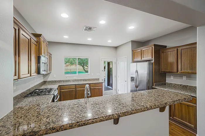 1622 W Big Oak St — Photo 5