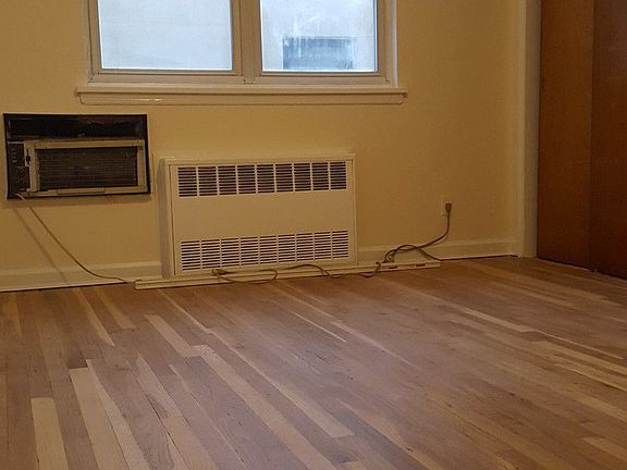 5th image of 2720 Newtown Ave #1