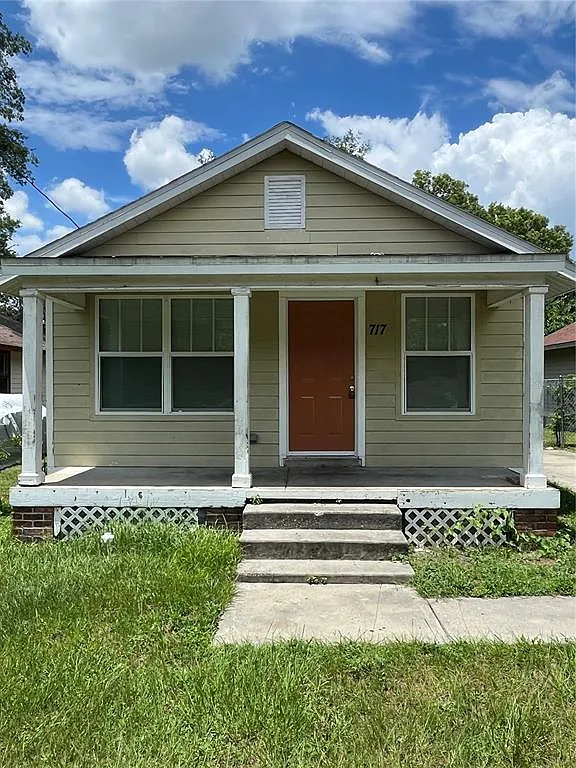3 bed, 2.0 bath, 1000 sqft, $1,329 — Photo 1