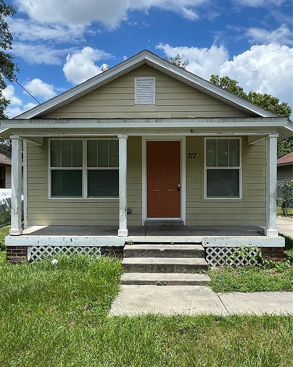 1st image of 717 W Silver Springs Pl