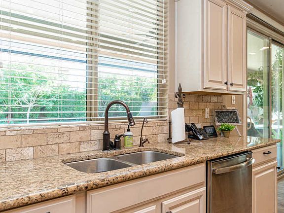 4th image of 2443 E Eleana Ln