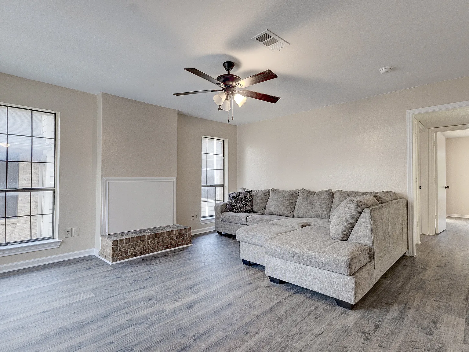 2 bed, 984 sqft, $1,500 — Photo 3