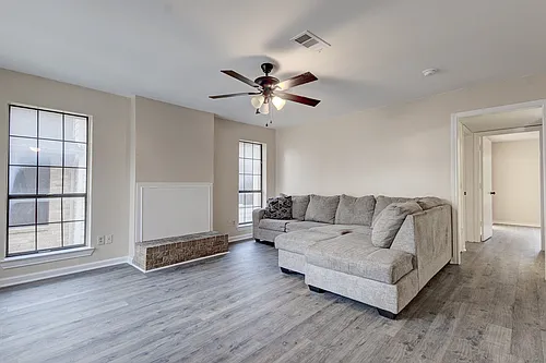 203 W Trinity St #C Photo 1