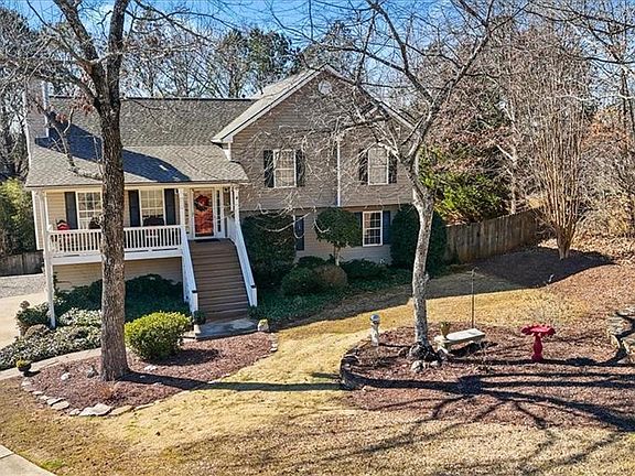 4th image of 608 Greenleaf Way