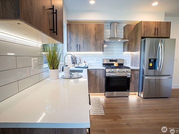 5th image of 12201 Des Moines Memorial Drive S #B