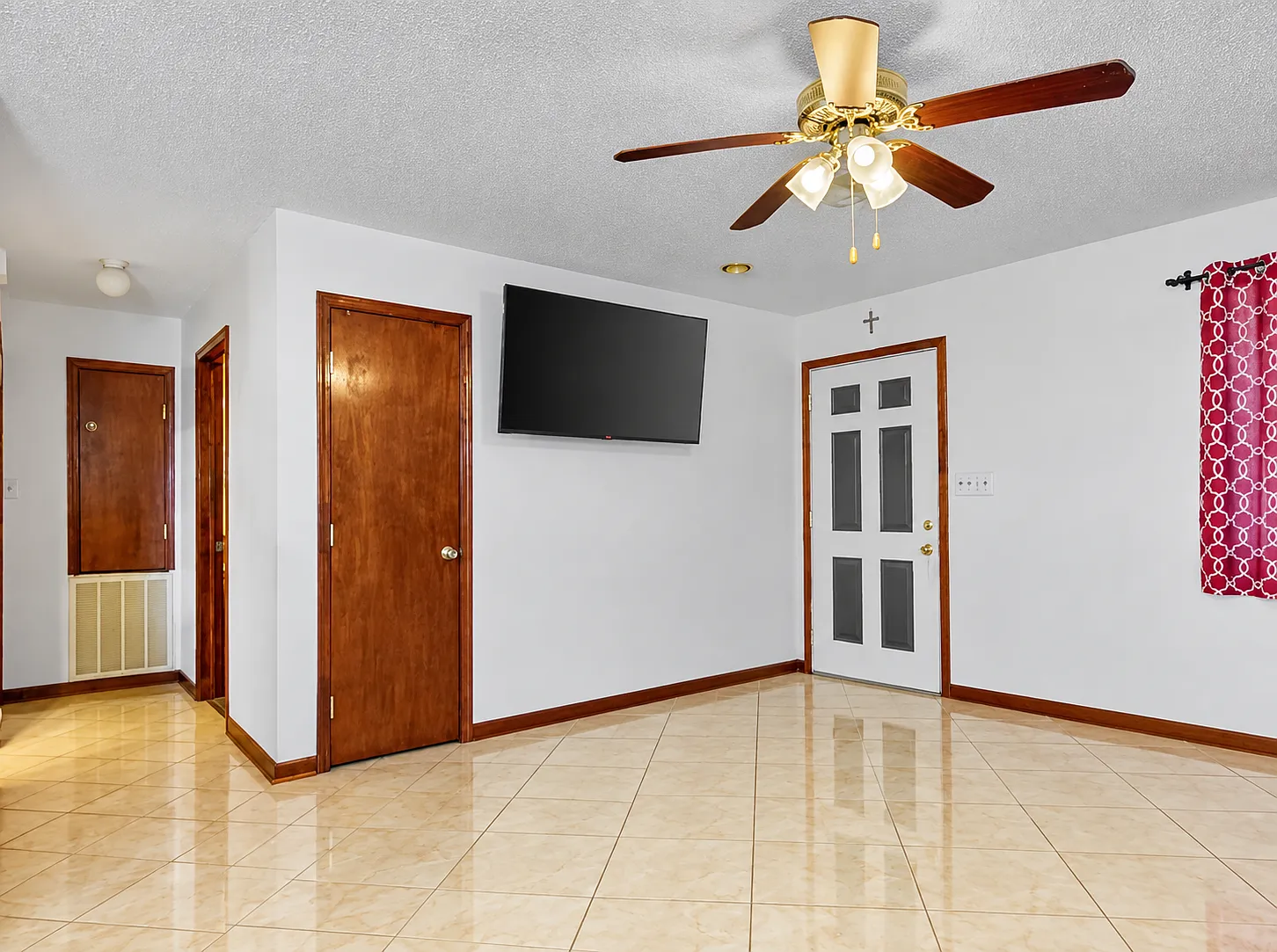 2 bed, 1962 sqft, $1,350 — Photo 4