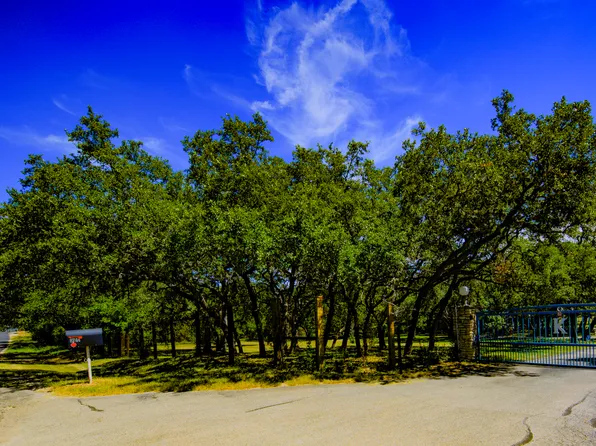 8744 BUCKSKIN DR, Boerne, TX 78006