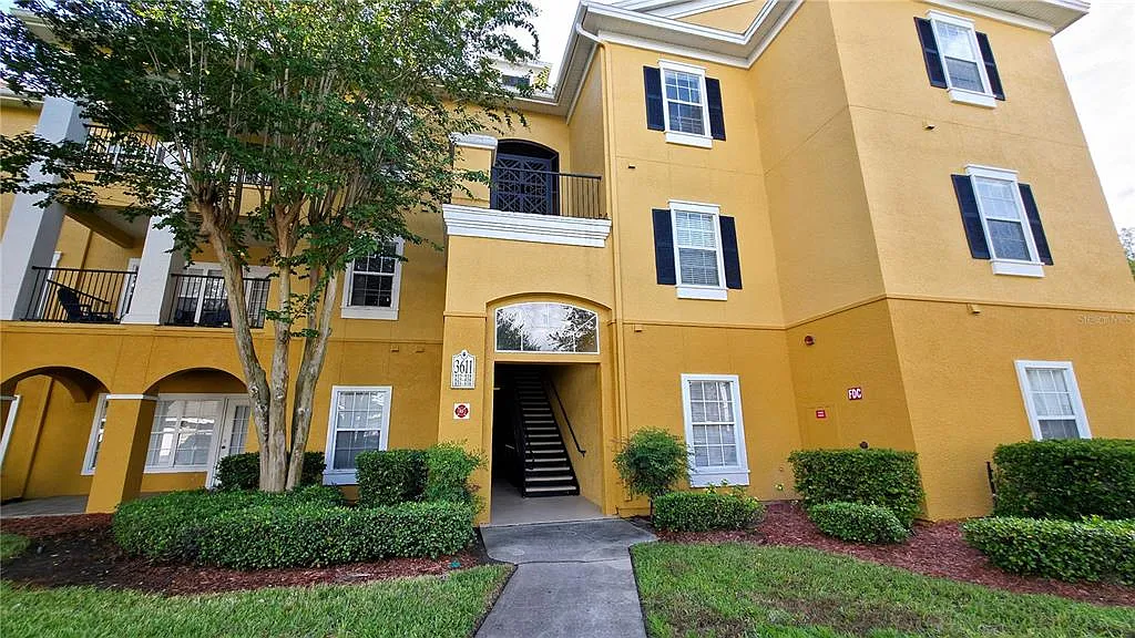 3 bed, 2.0 bath, 1336 sqft, $1,995 — Photo 1