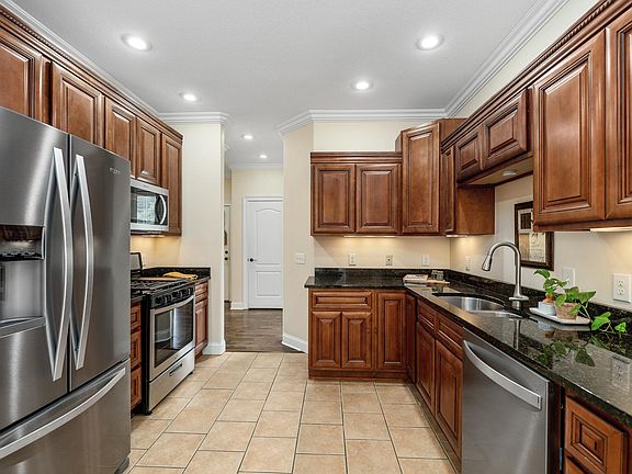 5th image of 144 Forest Hill Dr