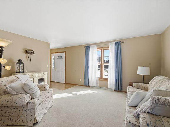 2nd image of 705 S Goldenrod Dr