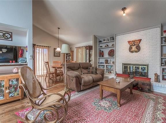 3rd image of 1 Woodbridge Ln