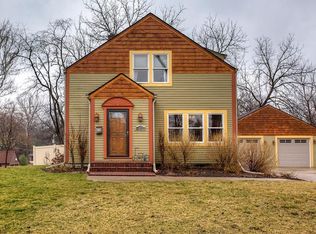 3823 Lincoln Place Dr, Des Moines, IA 50312