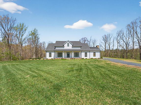 3rd image of 3162 Oak Hill Rd