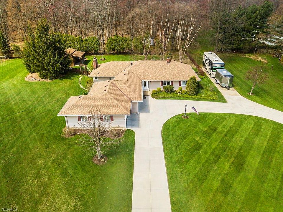 1st image of 7260 N Meadowpark Dr