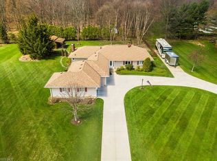 7260 N Meadowpark Dr, Walton Hills, OH 44146