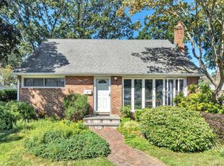 3 Hull St, Oceanside, NY