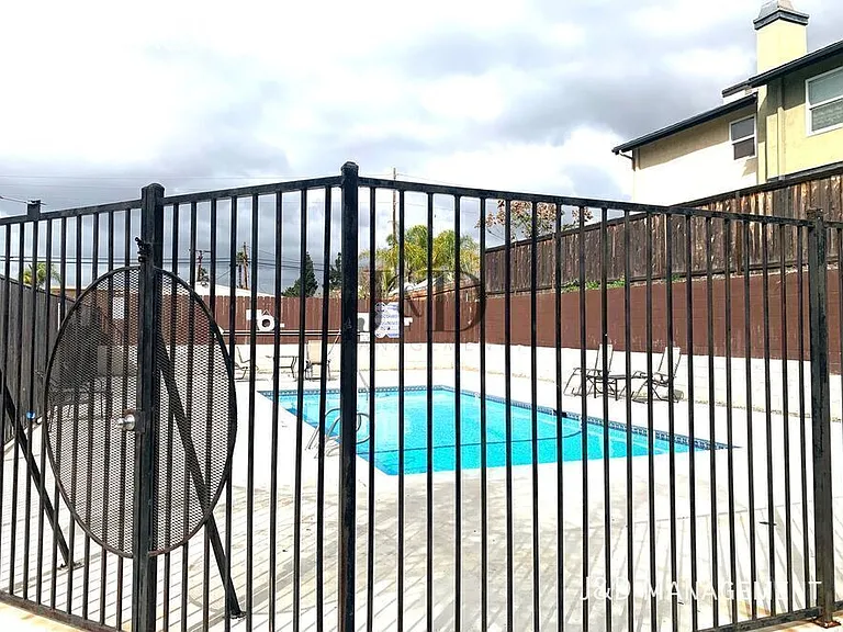909 S Sunshine Ave S — Photo 13