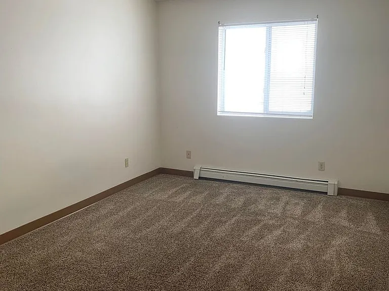 Dakota E & W Apartments — Photo 38