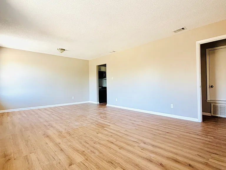 6 Almond Ct #5 — Photo 9