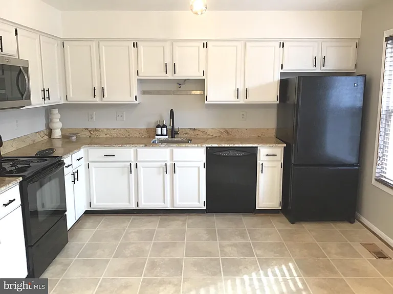 9354 McCarthy Woods Ct — Photo 12