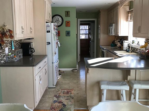 Kitchen (mud room with washer and dryer beyond) 