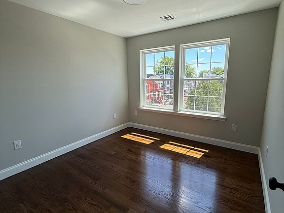 5th image of 38 Shaw Ave #2