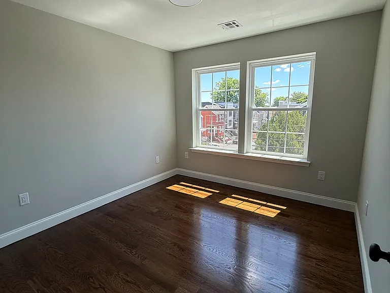 38 Shaw Ave #2 — Photo 5