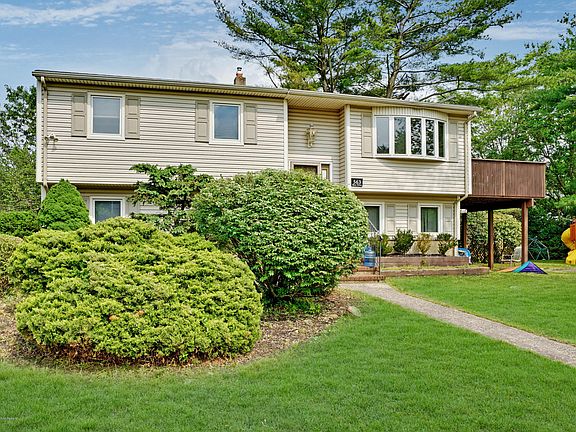4th image of 563 Marc Dr