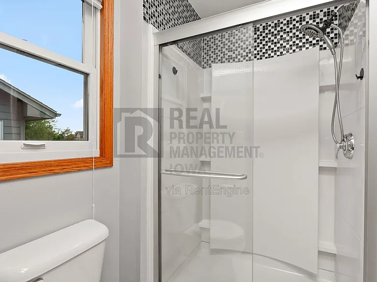 8912 Highland Oaks Dr — Photo 17