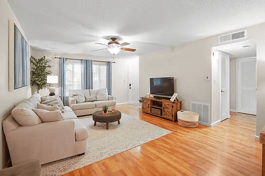 1st image of 617 W Granger Ave
