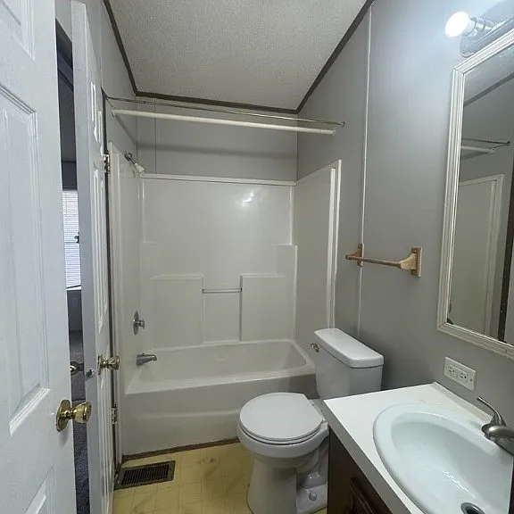 142 Oak St — Photo 5