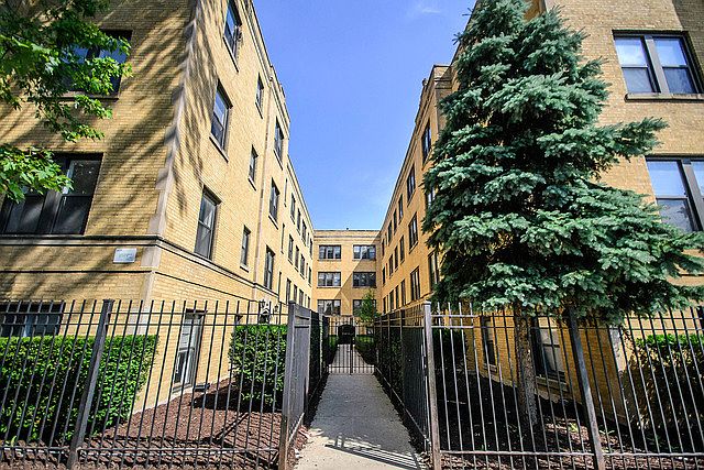 1st image of 3008 W Ainslie St APT 3S