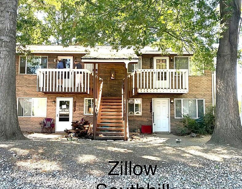 4 plex on south hill Lincoln Heights. #1 apartment is on second floor, shared laundry, of street parking